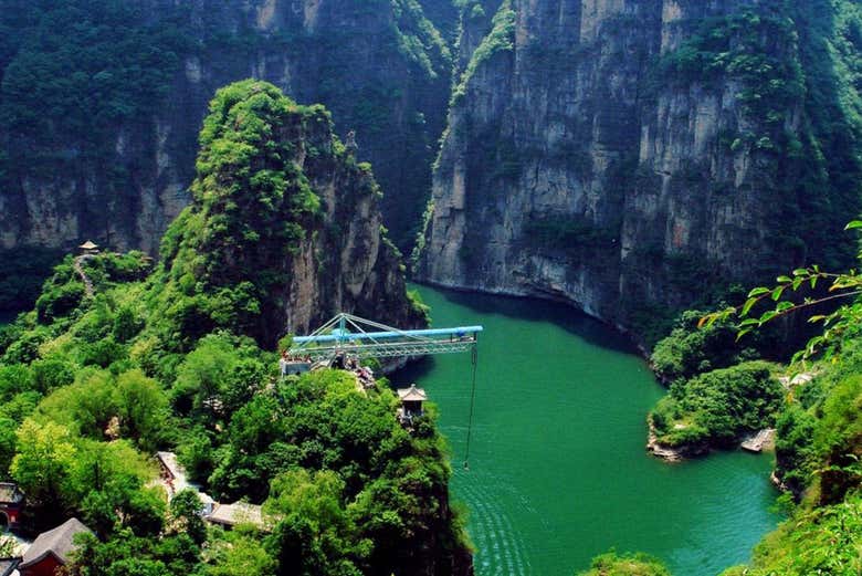Panoramica su Longqing Gorge